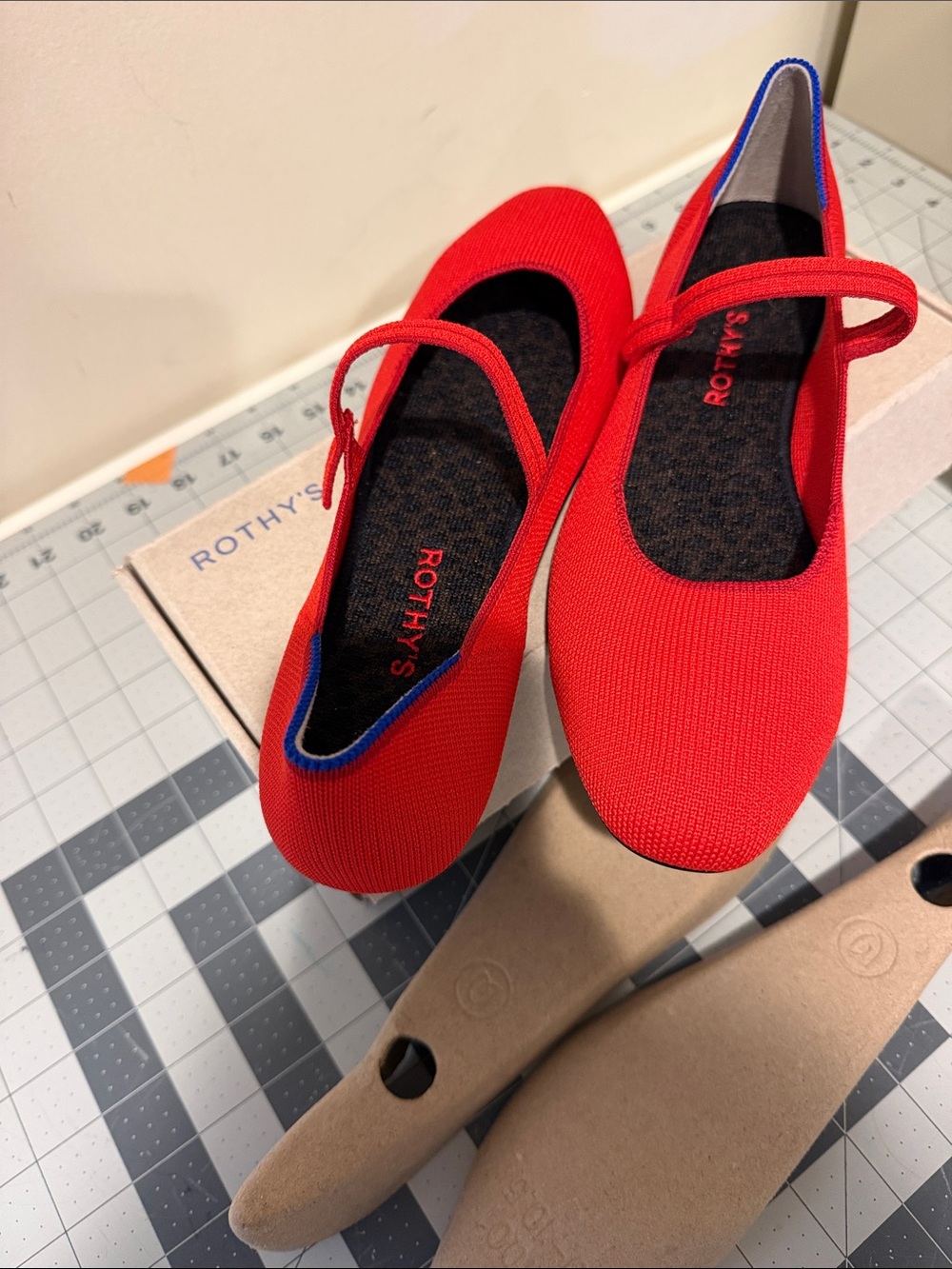 NEW Rothy’s Red Mary Jane Flats Size 10 - Picture 6 of 6